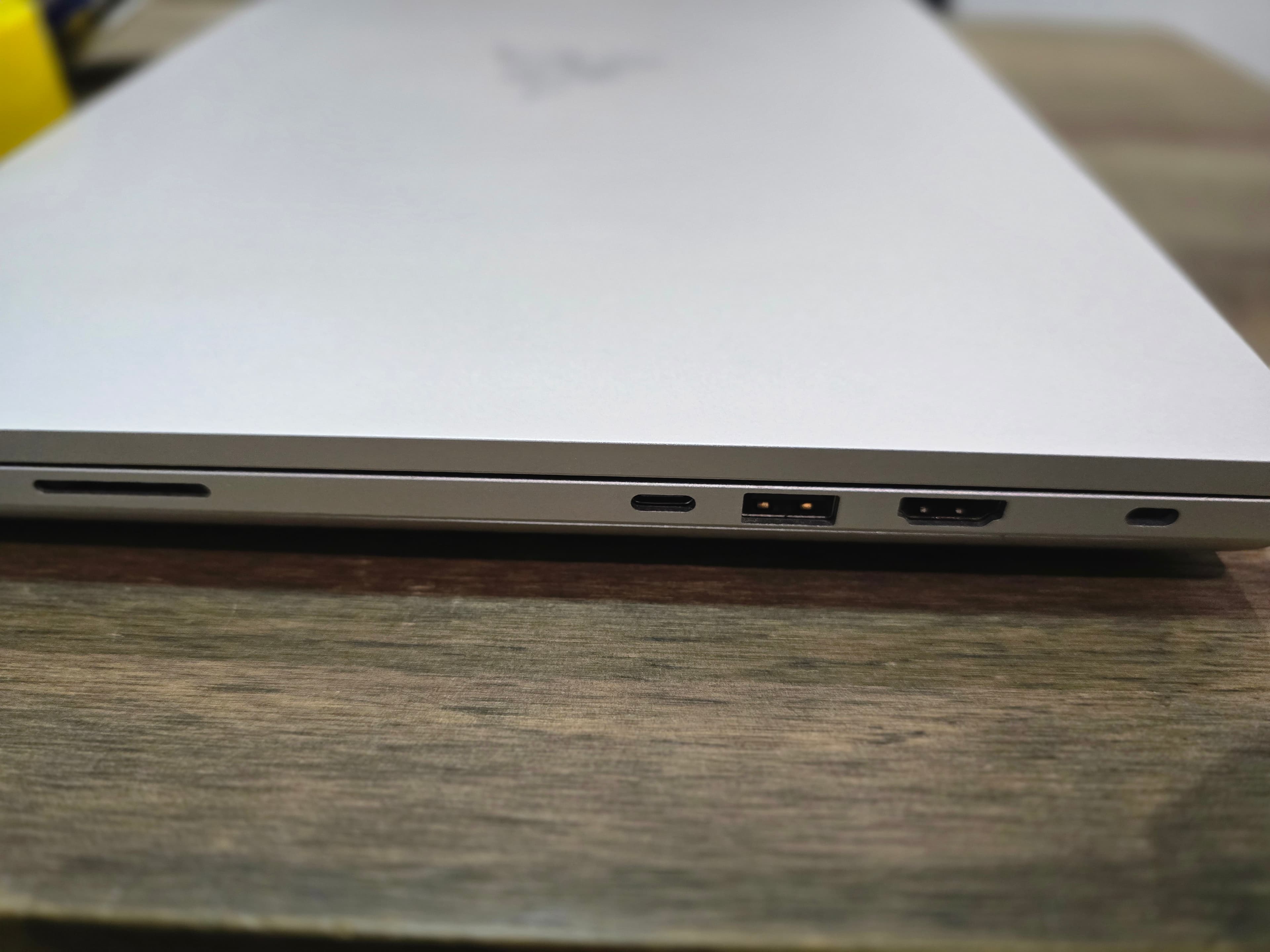 Laptop Razer Blade 16 con iluminación RGB